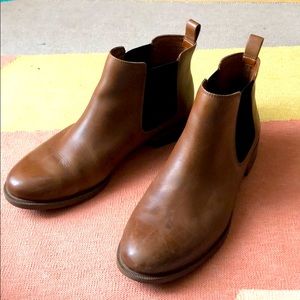 Super comfy brown leather Chelsea boots